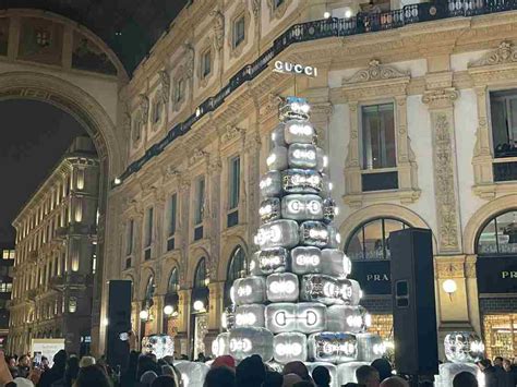 alberi di gucci|Natale a Milano, Gucci accende l’albero e la volta dell’Ottagono in .